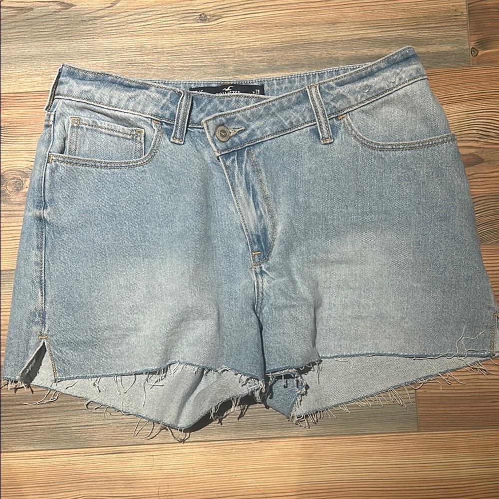 Hollister Ultra High-Rise Mom Shorts 3”